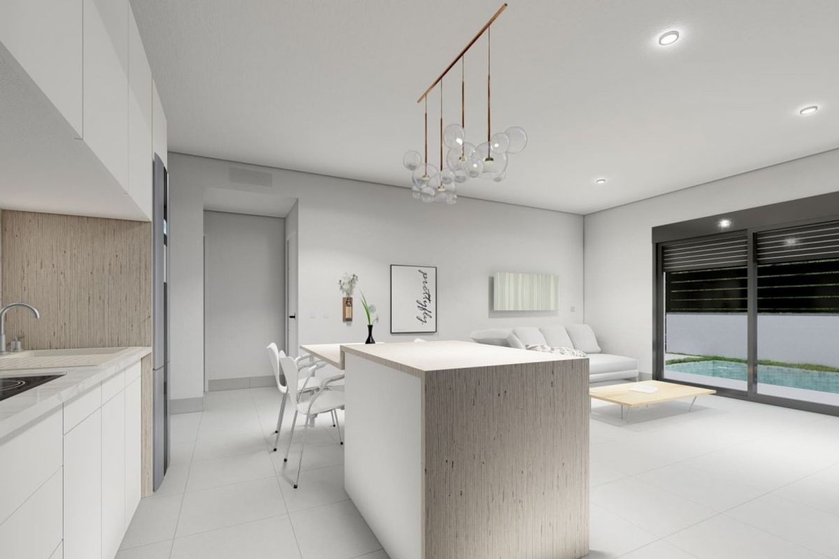 Ruime keuken en eetkamer in de villa in Torre Pacheco, ontworpen voor modern leven.