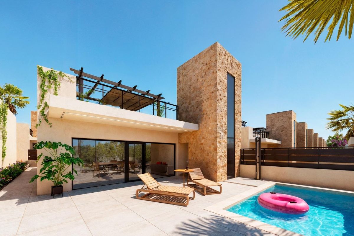 Buitenzijde van een 3-slaapkamer villa met zwembad in Fuente Álamo, met moderne architectuur en zonnig terras.