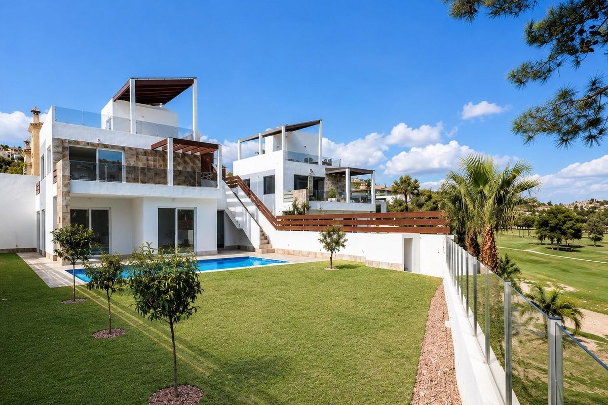 Villa met zwembad en golfbaan uitzicht