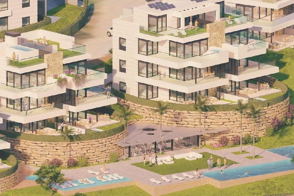 Luchtfoto van een modern appartementencomplex in Estepona, Costa del Sol met tuinen en een zwembad.