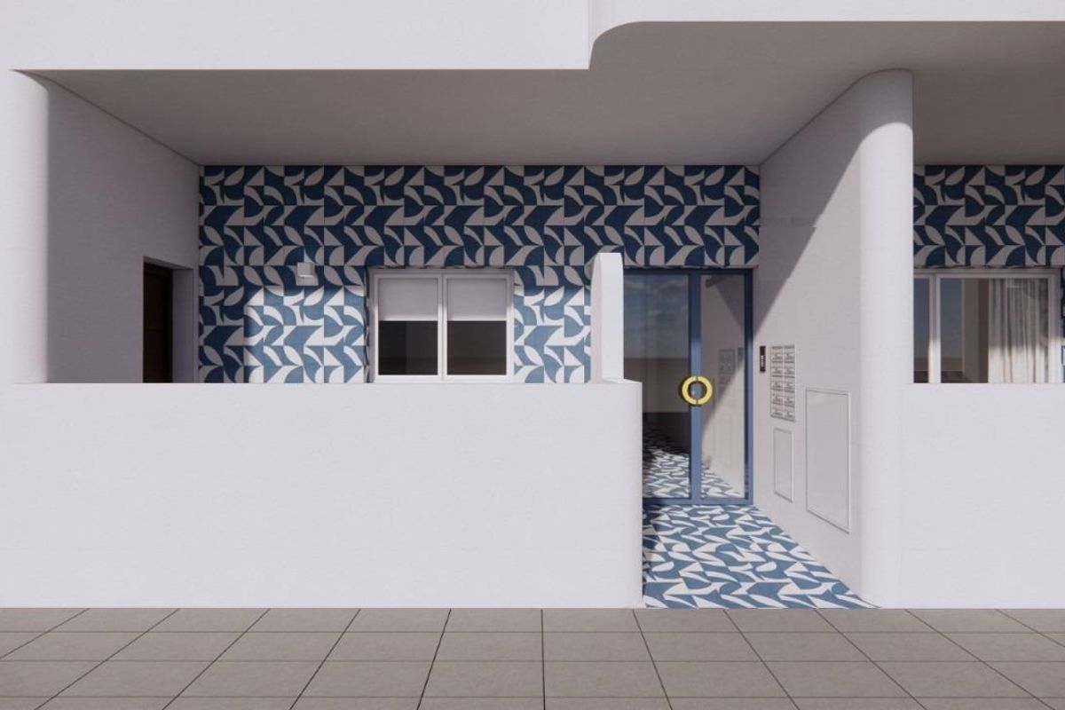 Entrée van de penthouse met stijlvolle tegels en modern decor in Pilar de La Horadada.