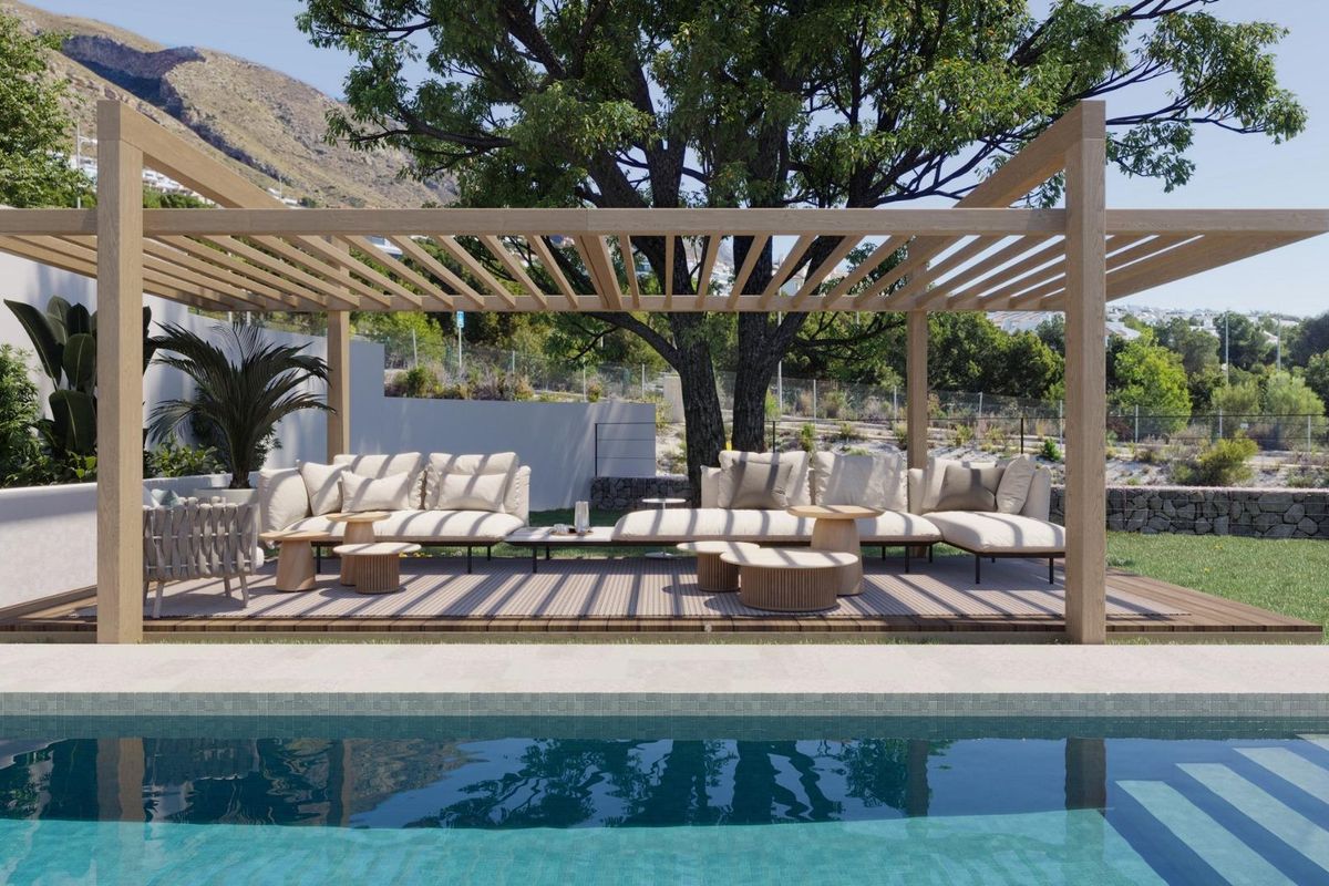 Stijlvolle buitenlounge bij het zwembad in de villa in Finestrat, perfect voor entertainment.