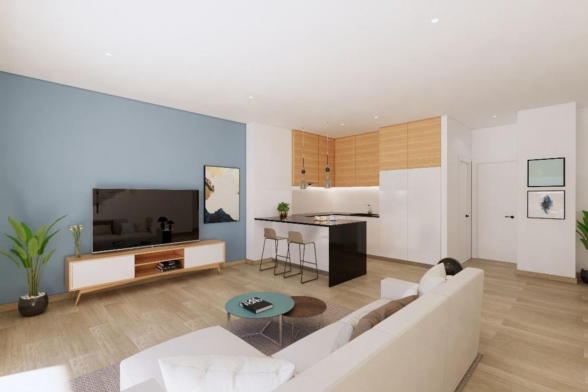 Moderne woonkamer in een 3-slaapkamer townhouse met stijlvol interieur en open keuken in Los Alcazares, Spanje.