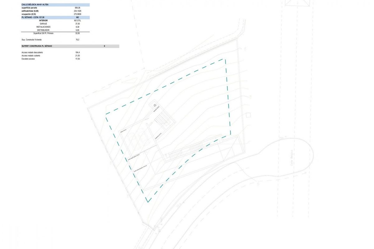 Locatie-analyse plan voor een 3-slaapkamer villa in Altea, met de indeling van het pand en terreinkenmerken.