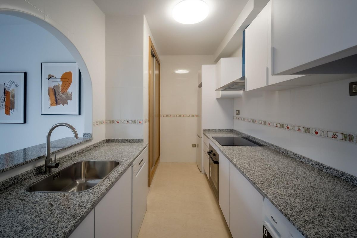 Stijlvolle keuken met moderne apparatuur en een open indeling in de penthouse, Cuevas Del Almanzora.