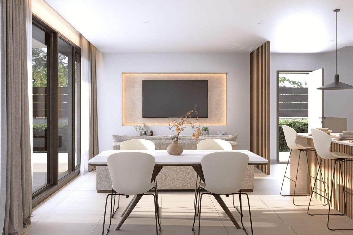 Voorzijde van moderne villa met parkeerplaats