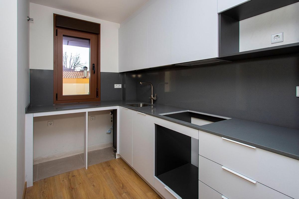 Goed uitgeruste keuken in een 3-slaapkamerappartement in Hondón de las Nieves, Costa Blanca Zuid.