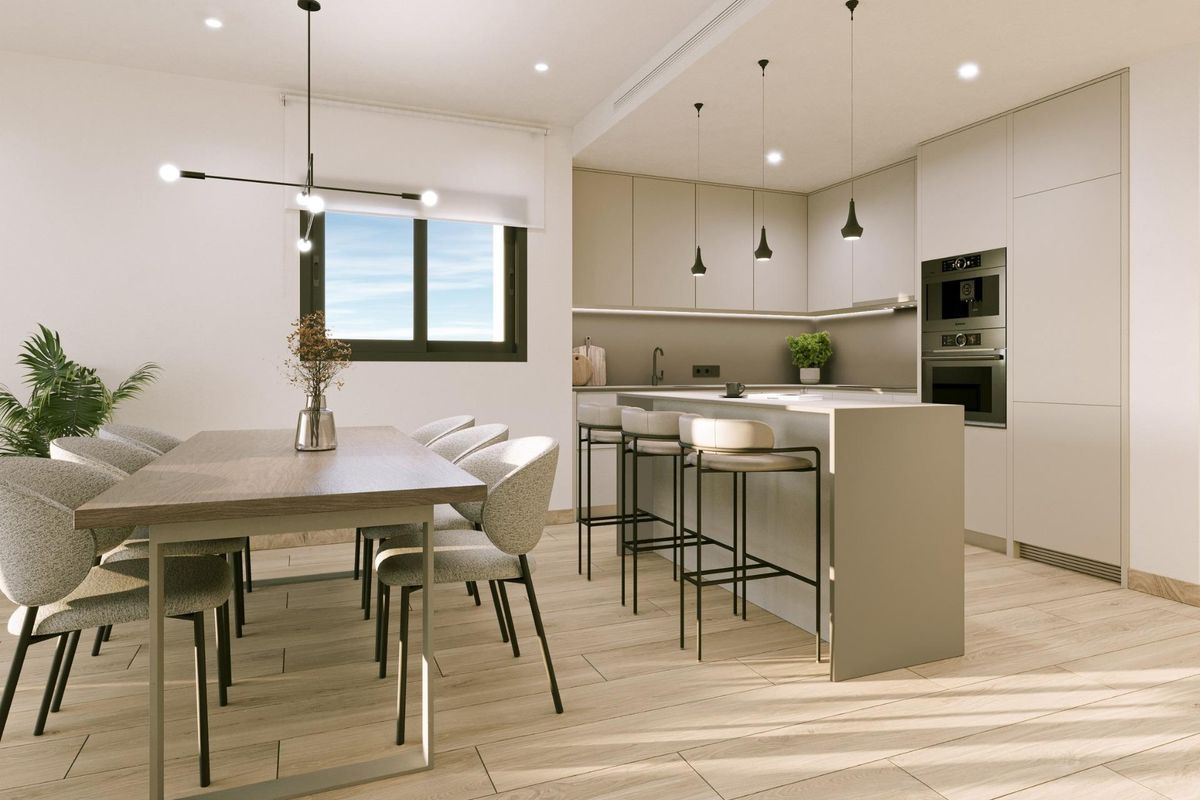 Moderne keuken met eetruimte in het ruime 2-slaapkamerappartement gelegen in Torrevieja, Costa Blanca Zuid.