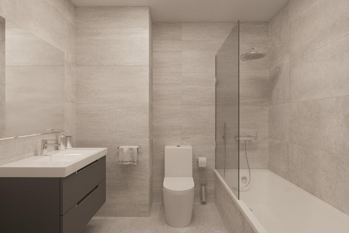 Elegante badkamer met een ligbad en een eigentijds ontwerp, gelegen in Aguilas, Spanje.