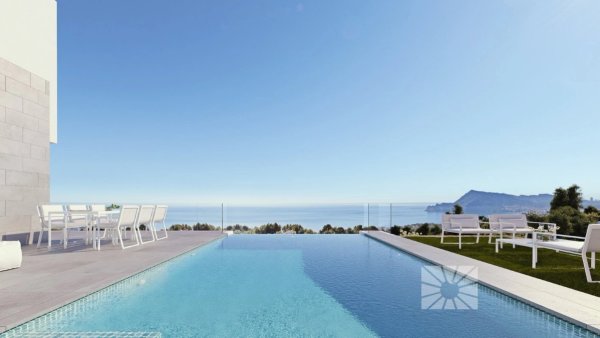 Infinitypool met uitzicht op de kust bij een moderne villa in Altea, Costa Blanca Noord.