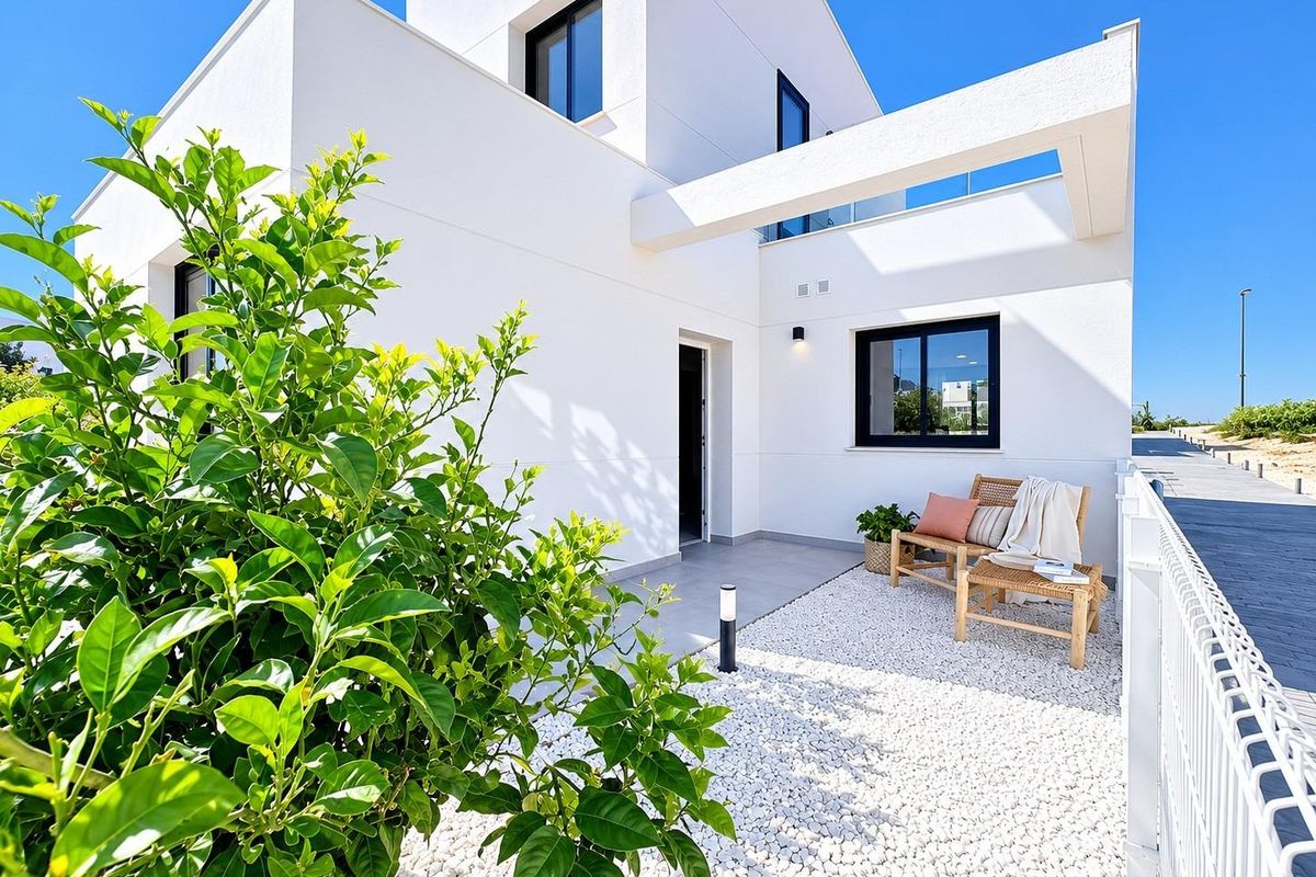 Nieuwbouwwoningen: instapklare rijhuizen en halfvrijstaande villa’s in het Altaona Golf Resort, Murcia