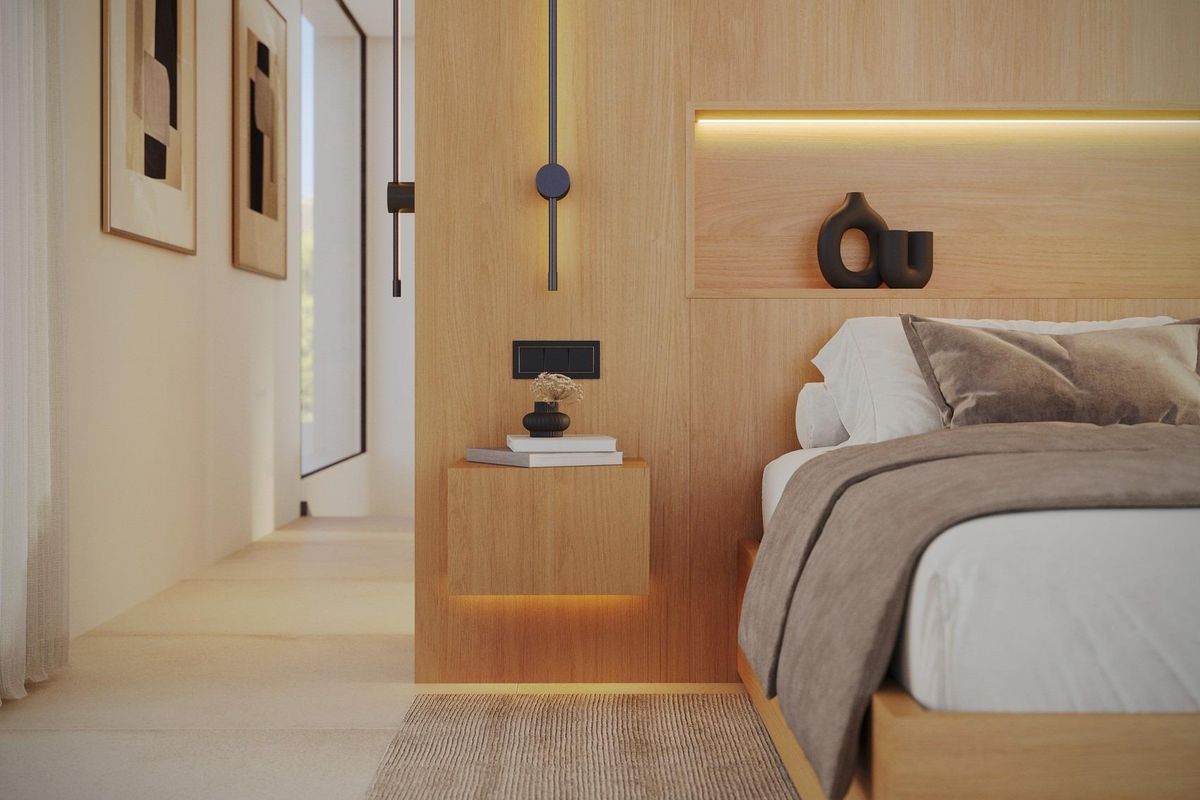 Gezellige slaapkamer met warme houten inrichting en zachte verlichting, gevestigd in een 4-slaapkamer villa in Jávea, Costa Blanca Noord.