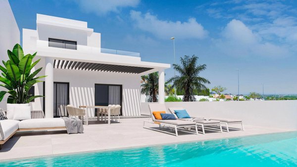 Moderne villa buitenkant met zwembad en terras in Rojales, Costa Blanca Zuid, met buitenzitplaatsen.