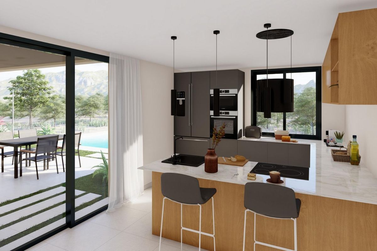 Heldere keuken met uitzicht op het terras en zwembad in de 6-slaapkamer villa in Yecla, Costa Blanca Noord.