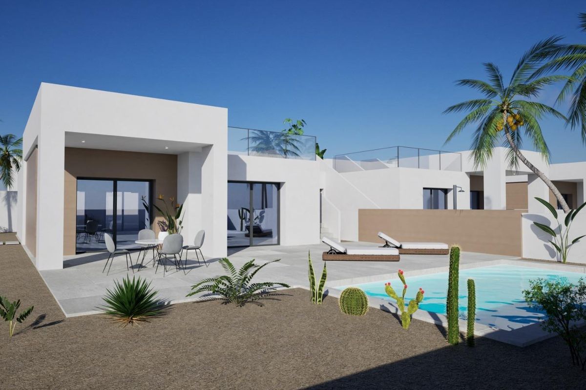 Moderne 3-slaapkamer woning met zwembad en tuin in La Romana, Costa Blanca Zuid, met een ruime buitenkant.