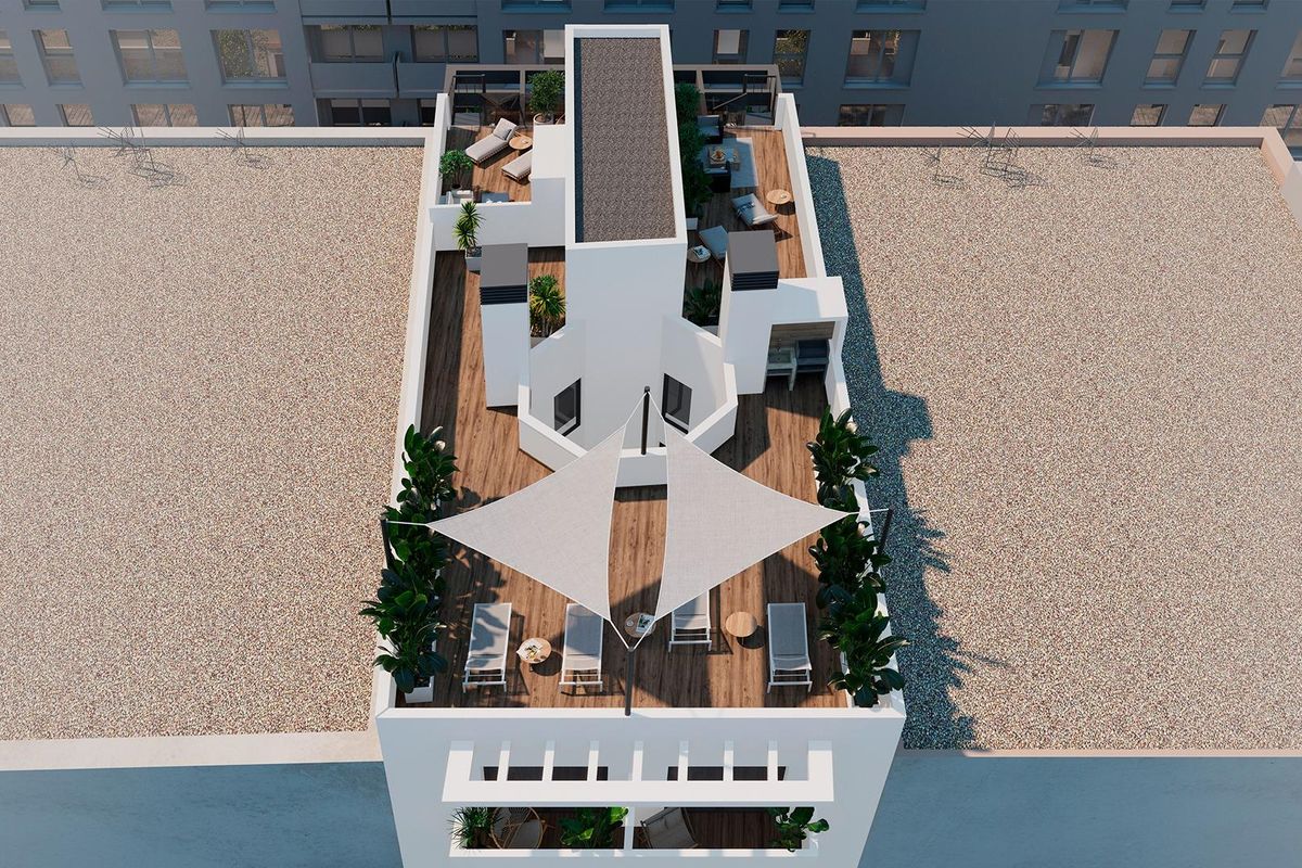 Een modern dakterras met zitplaatsen, gelegen op een woning in Torrevieja, Costa Blanca Zuid.