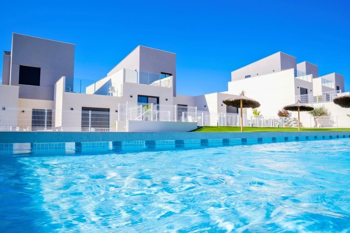 Nieuwbouwwoningen: instapklare rijhuizen en halfvrijstaande villa’s in het Altaona Golf Resort, Murcia