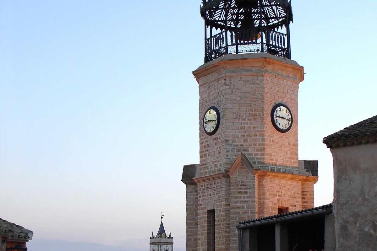 Twilight view of the clock tower in Pinoso, capturing the beauty of the local skyline.