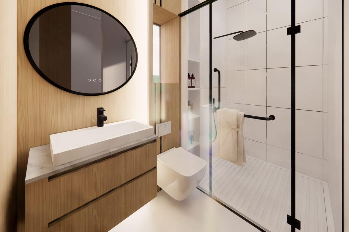 Moderne badkamer met houten kasten, ronde spiegel en inloopdouche in een villa in Pilar de La Horadada.