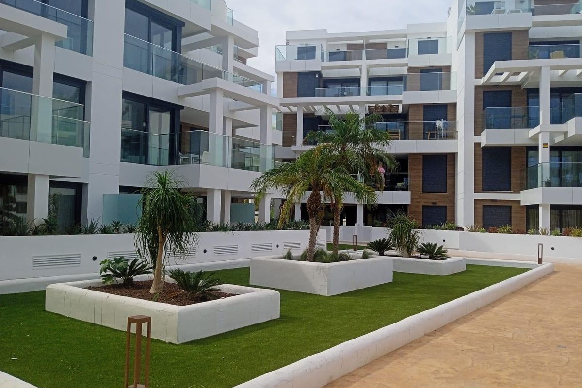 Front view of Denia ground floor apartment
