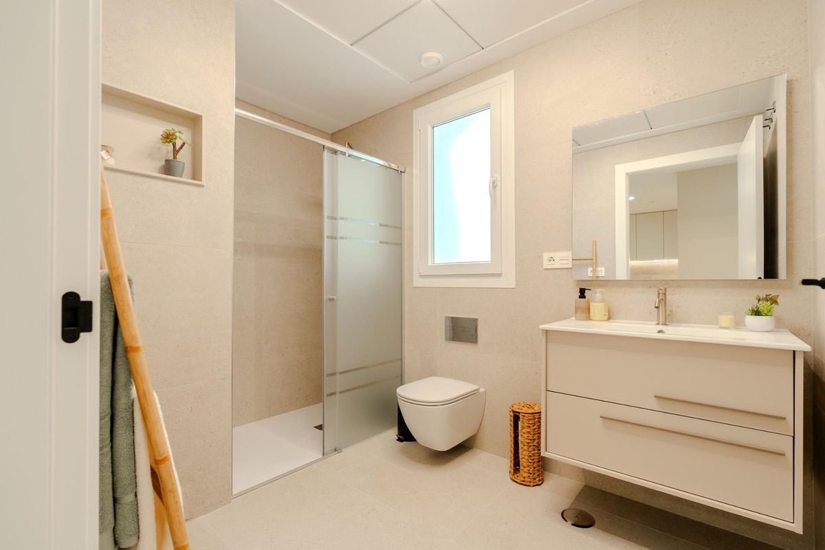 Új építésű villák a La Serena Golf közelében és a strandnál, Los Alcázares.