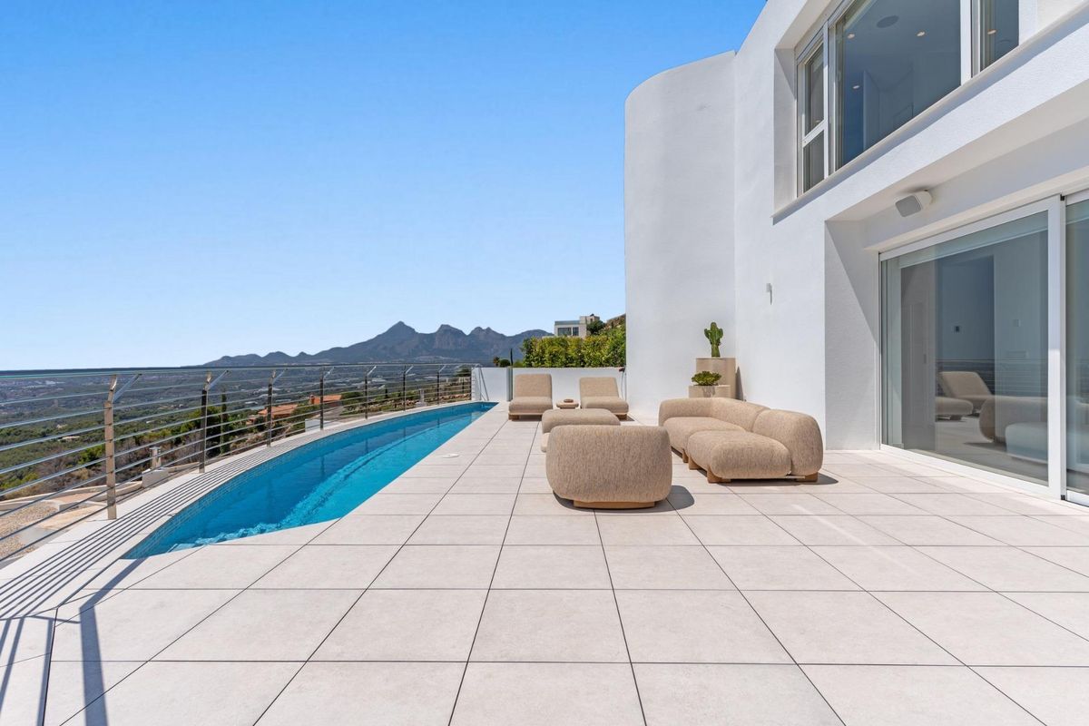 Privater Pool der Villa in Altea