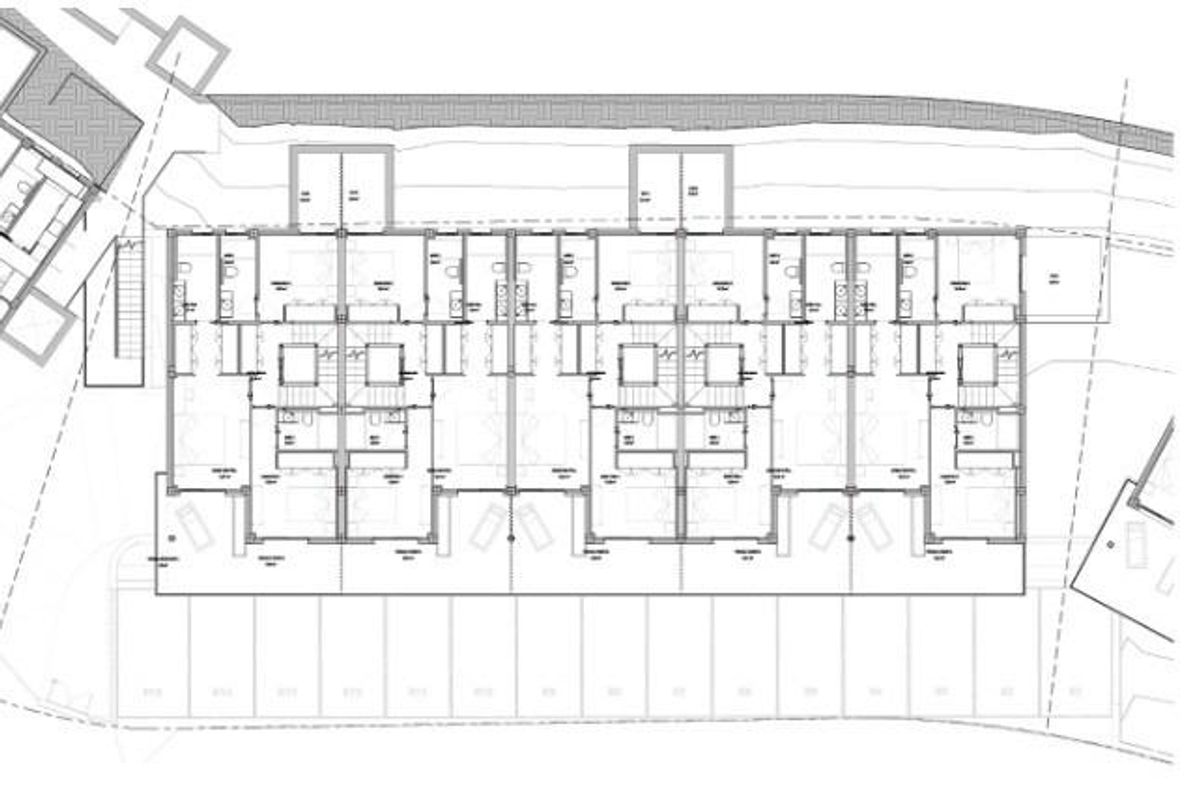 Gedetailleerde plattegrondindeling van een tussenwoning, die slaapkamer- en woonruimtes in Estepona toont.
