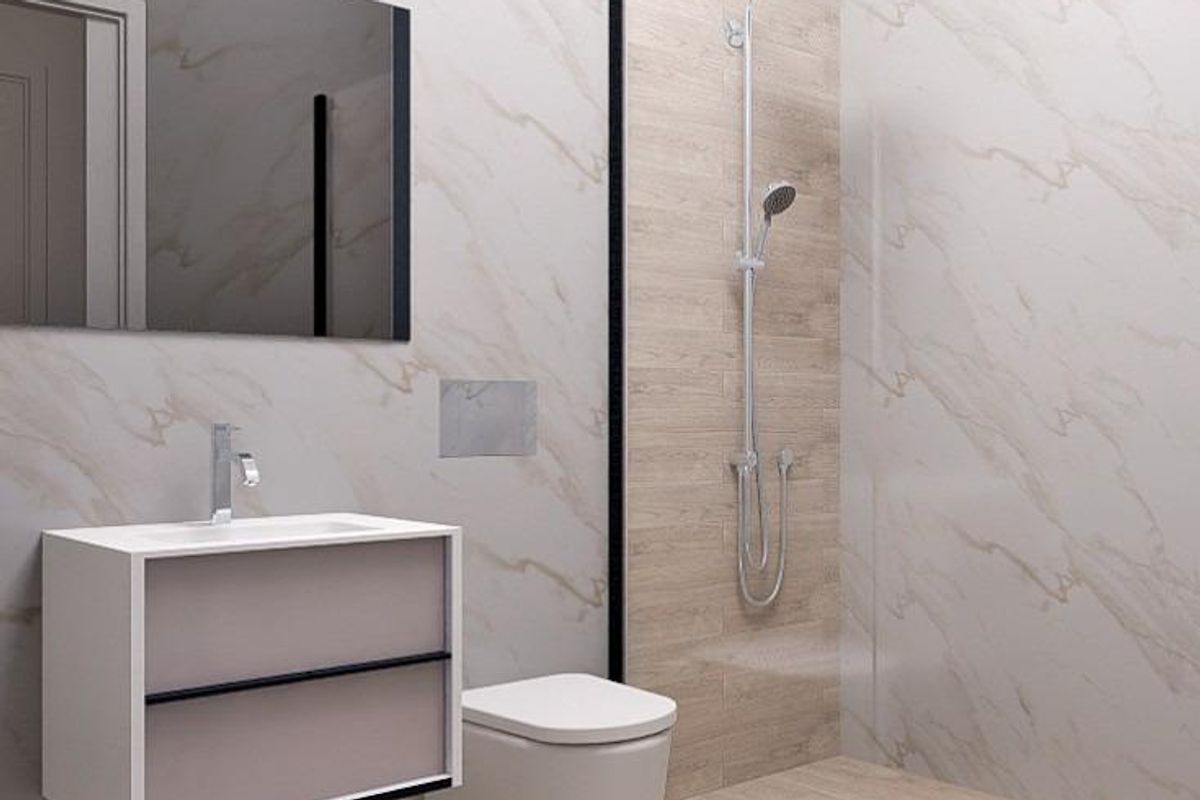 Stijlvolle badkamer met een inloopdouche en moderne armaturen in een bungalow in Costa Blanca.