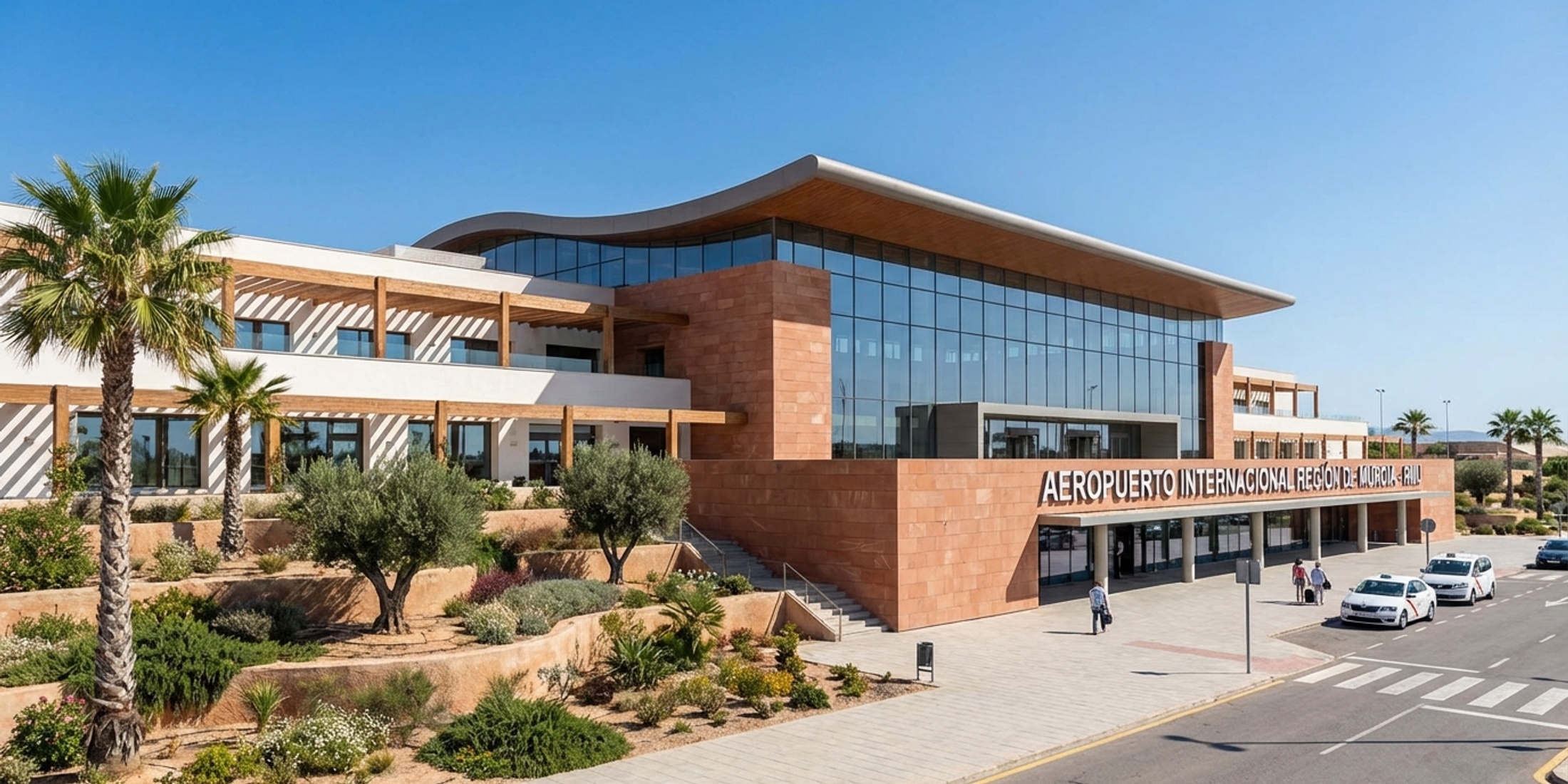 Buitenaanzicht van de moderne terminal op Region de Murcia International Airport RMU