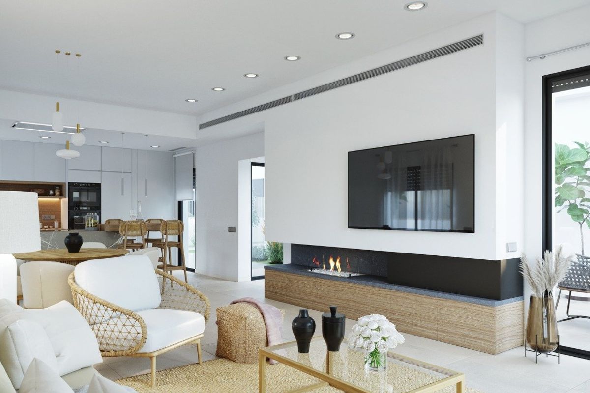 Ruime woonkamer in een villa, met een stijlvolle open haard en uitzicht op de buitenlucht.