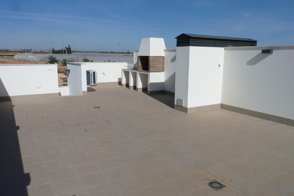 Ruimtelijke daktuin van een town house om te ontspannen, gelegen in Pilar de La Horadada, Costa Blanca Zuid.