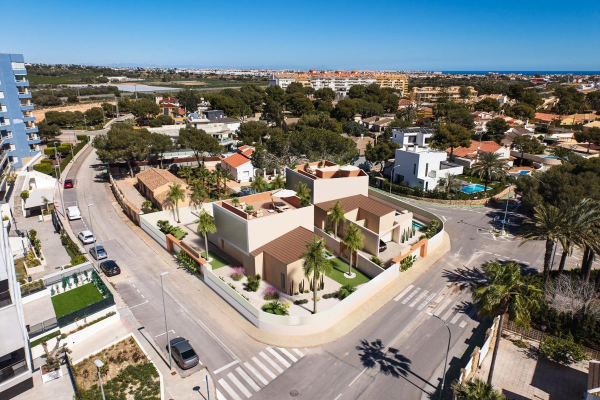Gartenbereich der Villa mit Pool in Orihuela