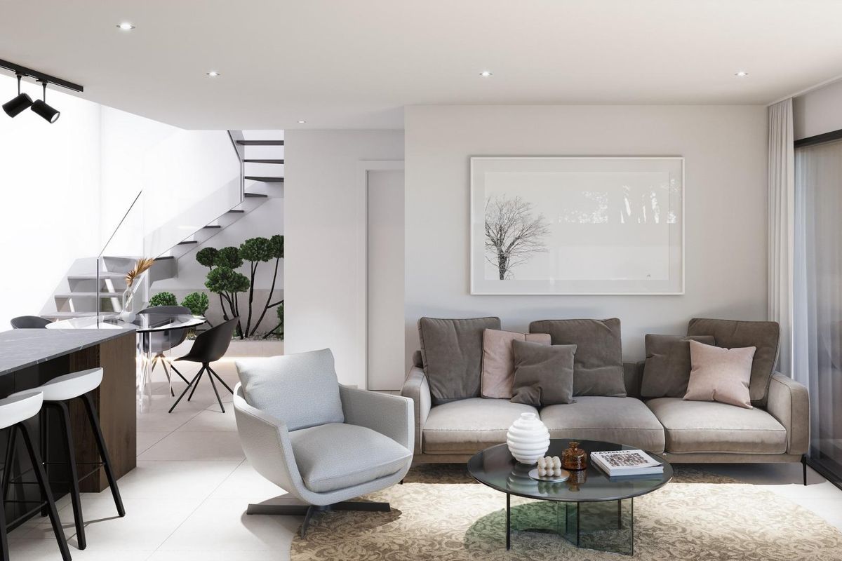 Contemporary woonkamer ontwerp met stijlvolle meubels in een townhouse in Pilar de La Horadada, Costa Blanca Zuid.