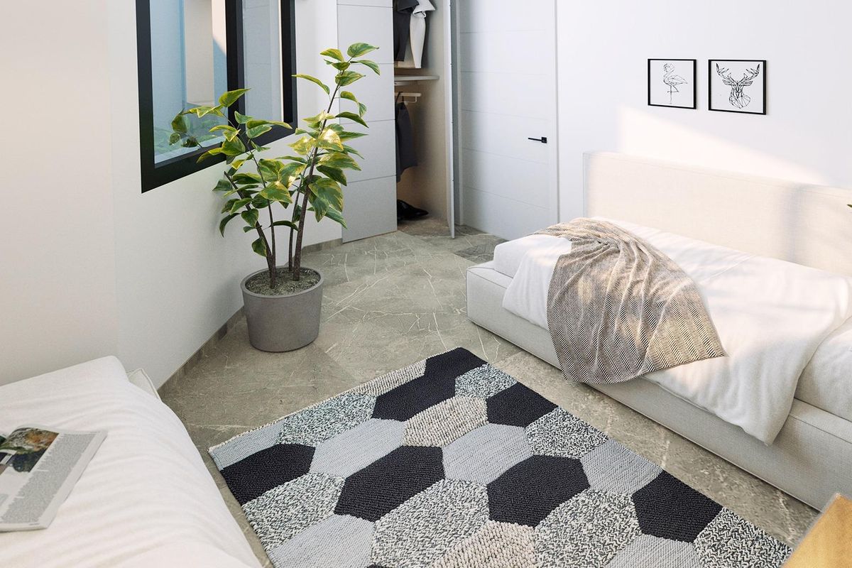 Gezellige slaapkamer met twee bedden en moderne decoratie in een 2-slaapkamer penthouse in Torrevieja, Spanje.