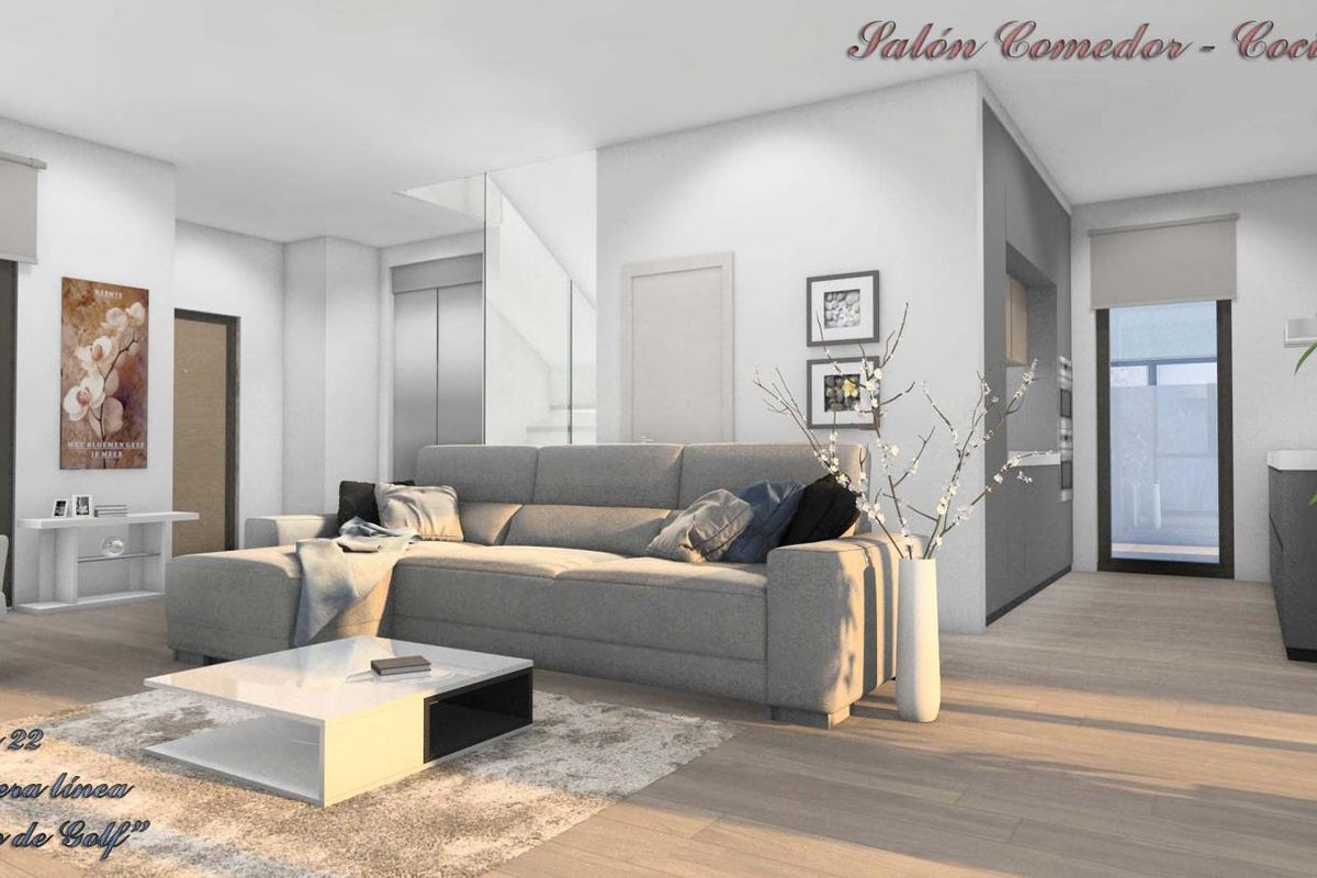 Lichte woonkamer in een 3-slaapkamer villa in Rojales, met een comfortabele bank en grote ramen.