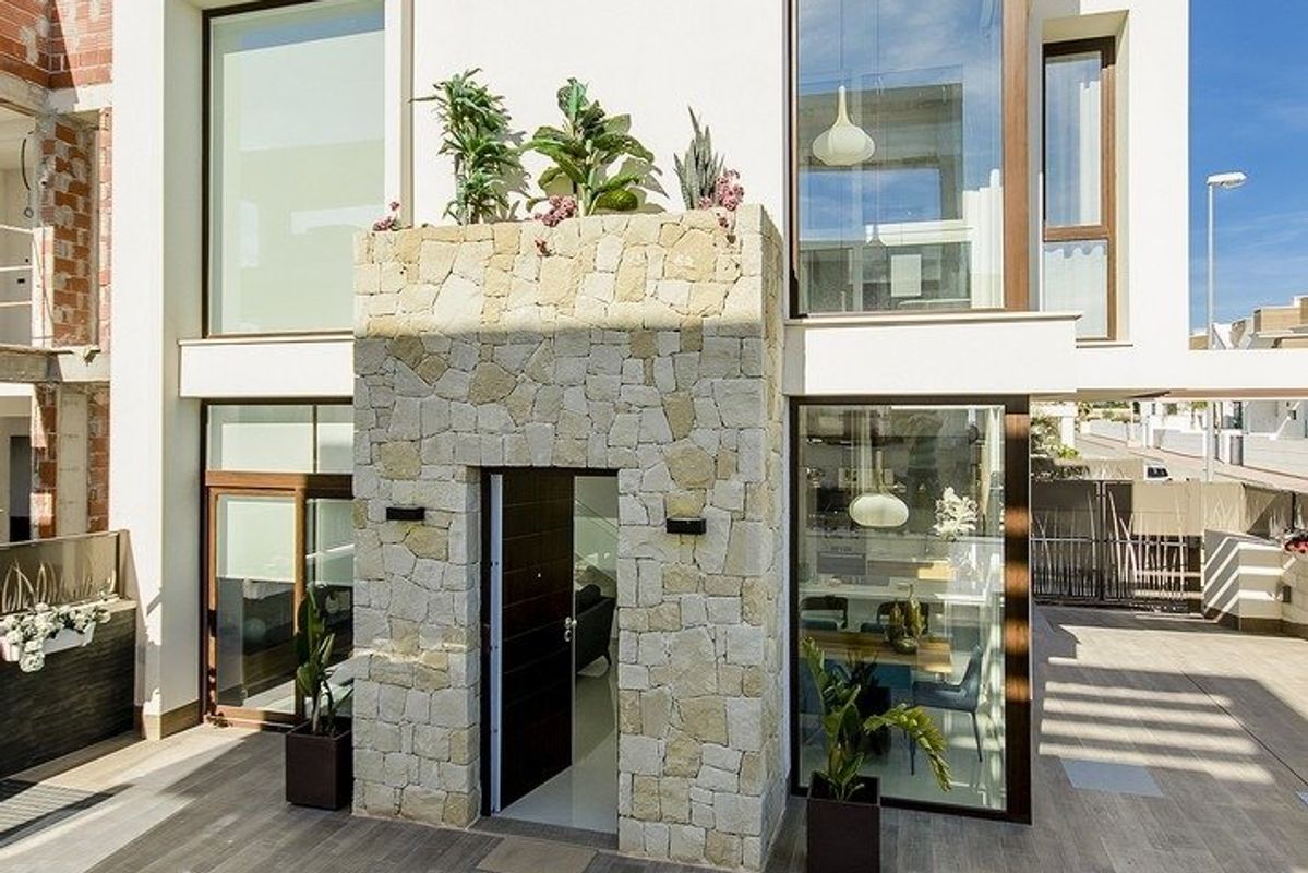 3-Bedroom Villa in Los Montesinos