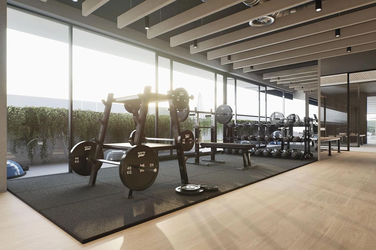 Ruime fitnessruimte met gewichtsapparatuur in een appartementcomplex met 3 slaapkamers in Mijas.