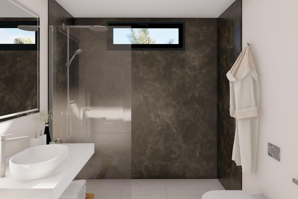 Strakke badkamer met stijlvolle afwerkingen en veel ruimte, gelegen in een villa in Baños y Mendigo.