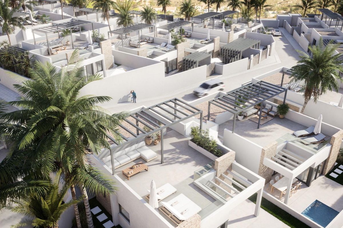 Overzicht van een moderne villa gemeenschap in Vera, Costa de Almeria, met nadruk op de prachtige omgeving.