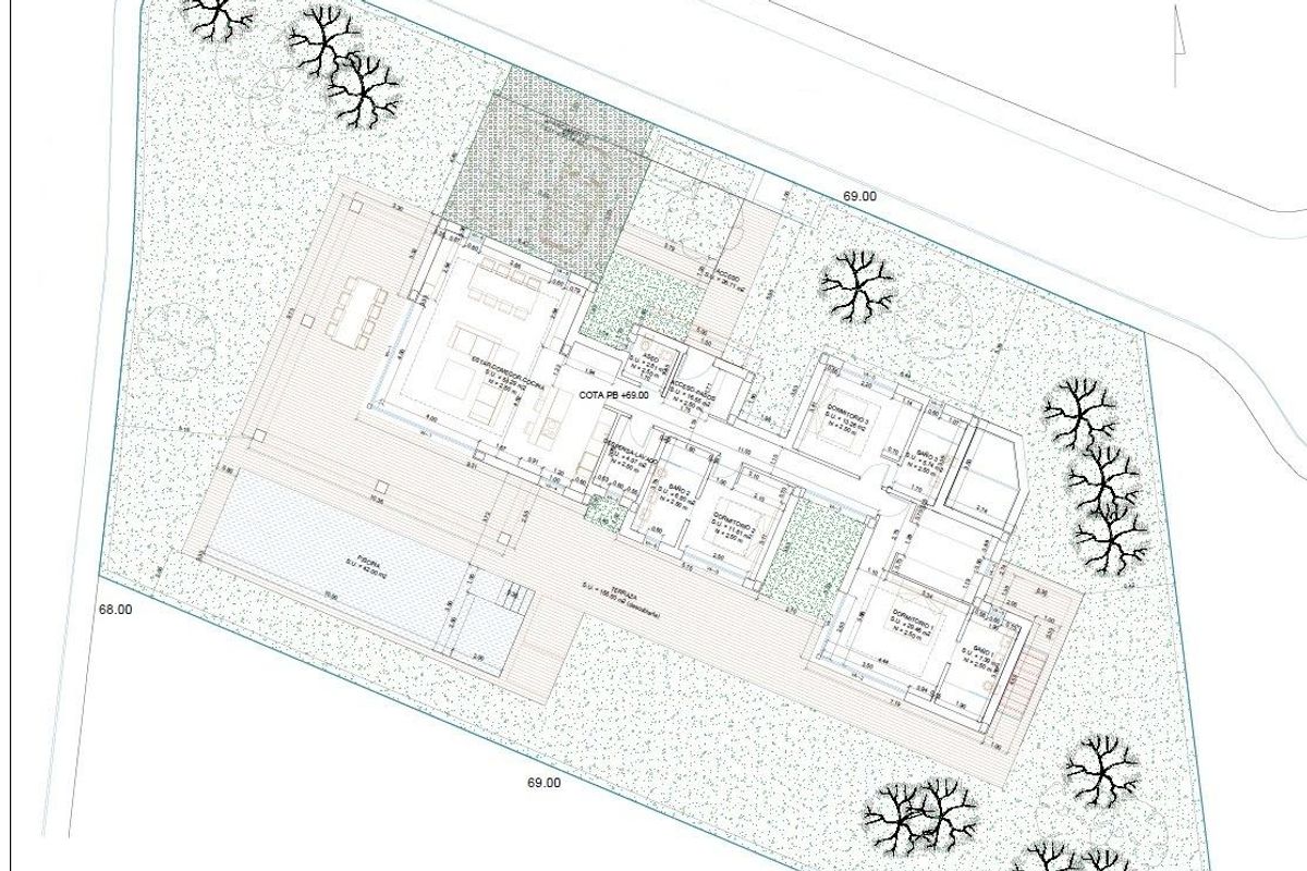 Plattegrond van een 4-slaapkamer villa in Jávea, met indeling en tuingebieden op een perceel van 1.000 m².