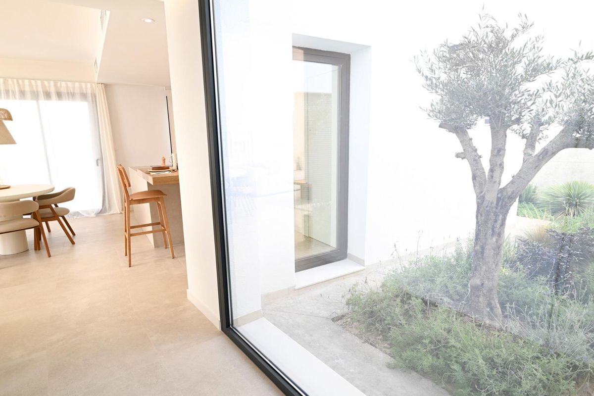 Vloerverwarming in badkamer van villa