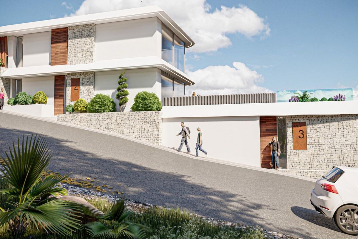 Moderne villa in Calpe, met een strak ontwerp en een welkom entree.