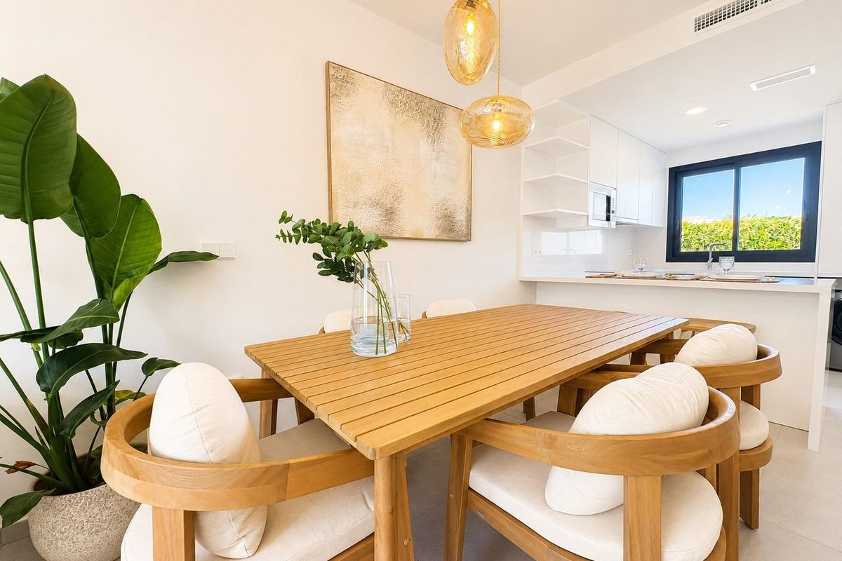 Nieuwbouwwoningen: instapklare rijhuizen en halfvrijstaande villa’s in het Altaona Golf Resort, Murcia