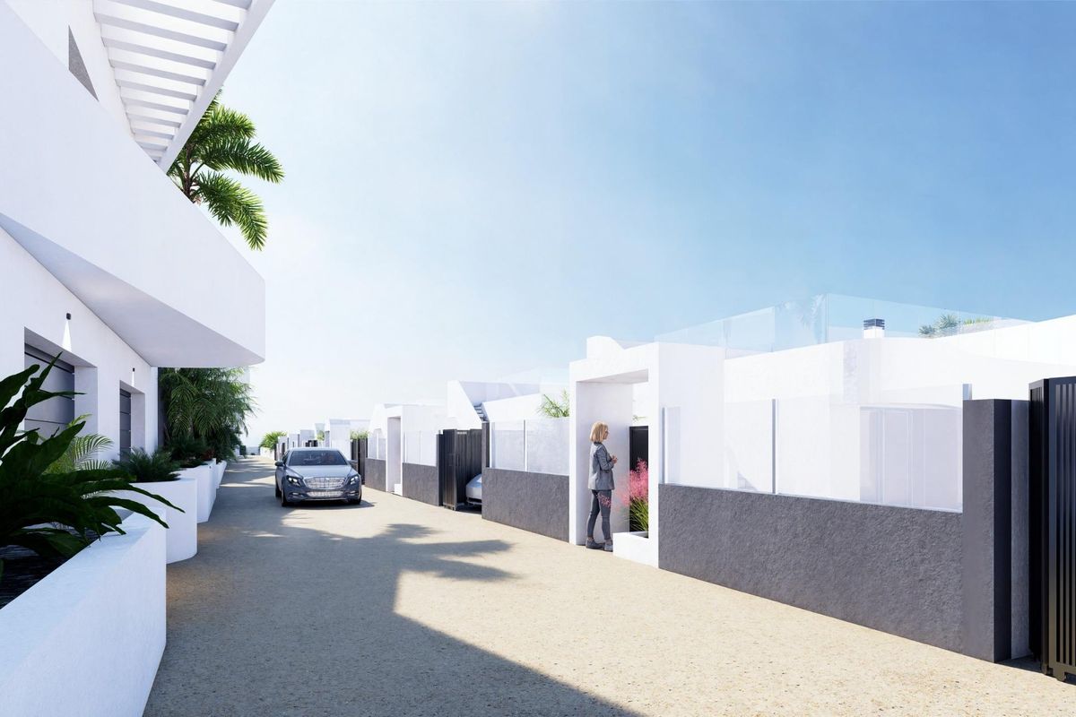 Bathroom with modern fittings in Algorfa villa