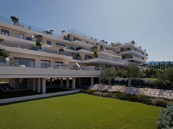 Erdgeschossapartment in Estepona mit Terrasse