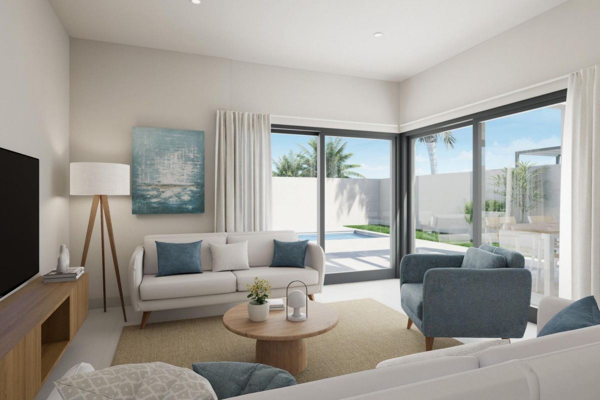 Heldere woonkamer van de 3-slaapkamer villa in Vera, met uitzicht op het zwembad en moderne meubels.