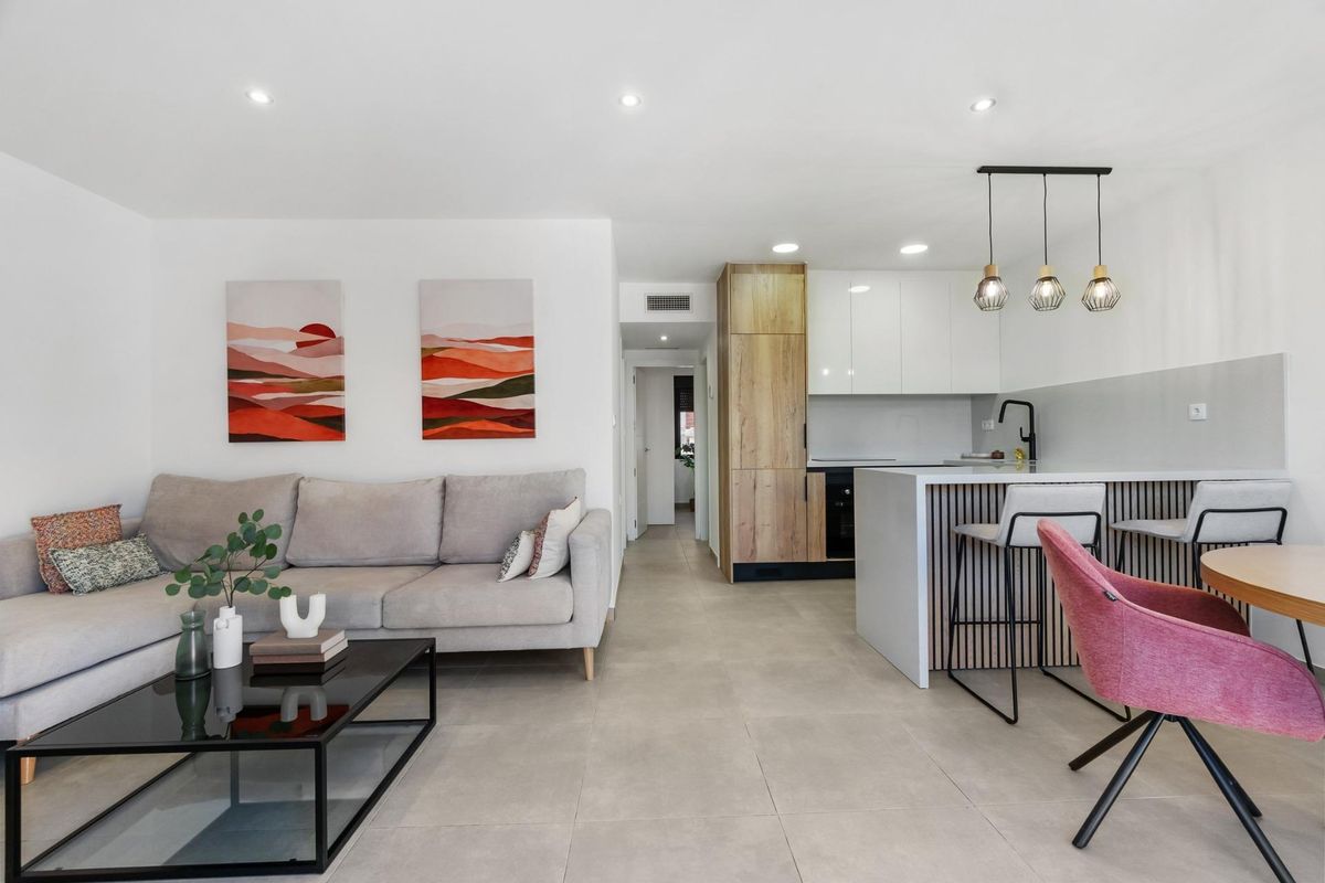 Heldere woonkamer in een appartement met 3 slaapkamers met moderne decoratie in San Javier, Costa Calida.