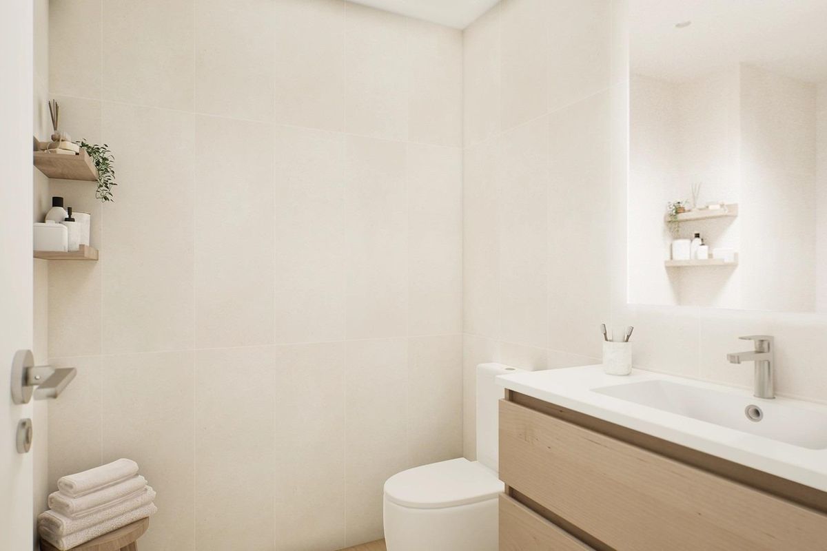 Stijlvolle badkamer met moderne voorzieningen in een appartement met 3 slaapkamers in Mijas, Costa del Sol.