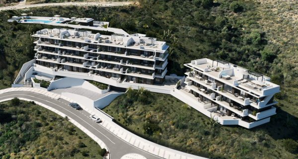 Luchtfoto van modern appartementencomplex met terrassen, gelegen in Rincon de la Victoria, Costa del Sol, Spanje.