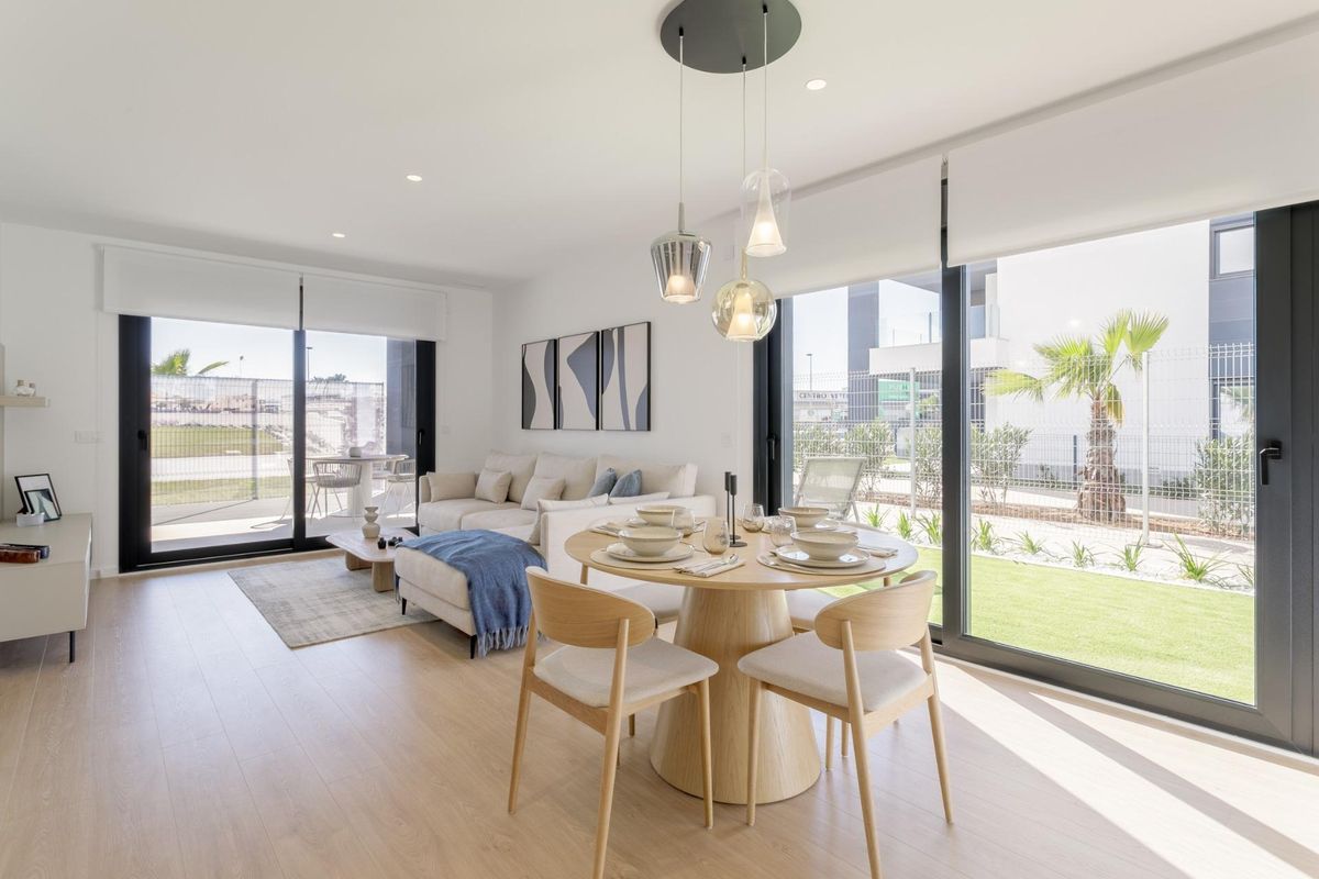NIEUWBOUW GESLOTEN URBANISATIE IN TORREVIEJA OP SLECHTS 700M VAN HET STRAND
